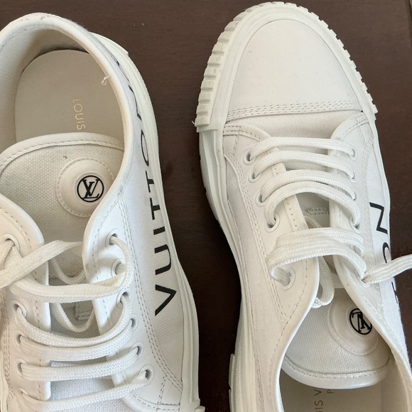 Louis Vuitton Sneaker - Picture 8 of 10